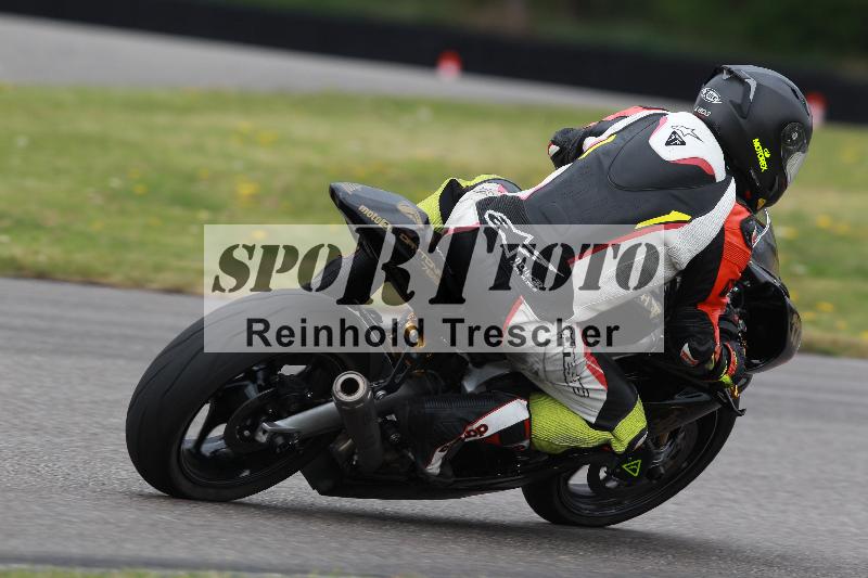 Archiv-2022/13 25.04.2022 Plüss Moto Sport ADR/Freies Fahren/backside